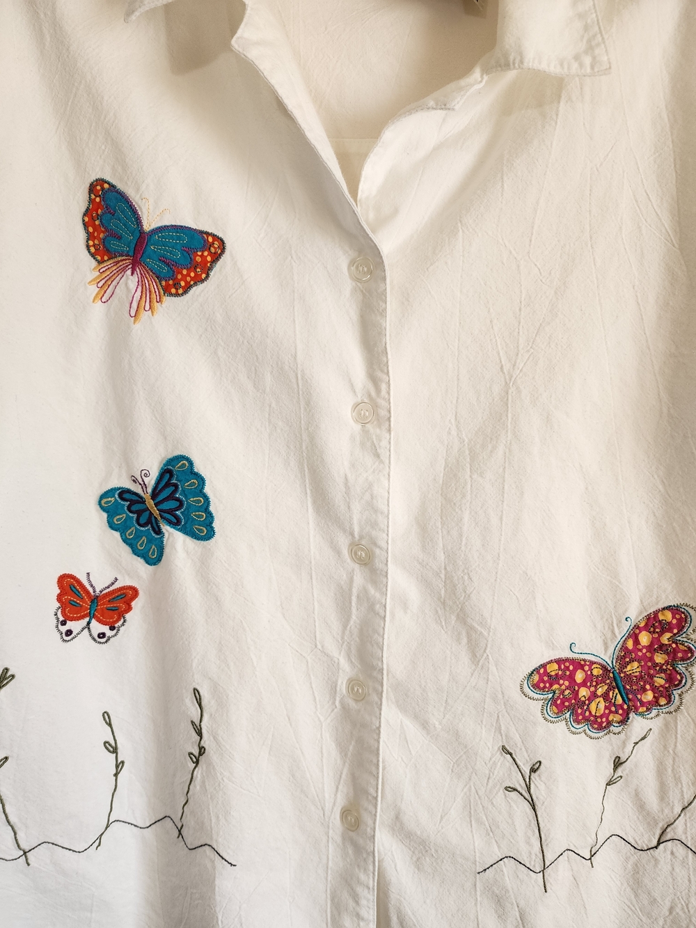 White Butterfly Embroidered Button-Up Womens Shirt - Picture 2 of 7